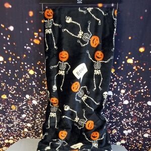 👻 Halloween Skeleton and Pumpkin Throw Blanket